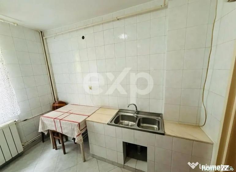 Apartament cu 2 camere semidecomandat în Craiovei