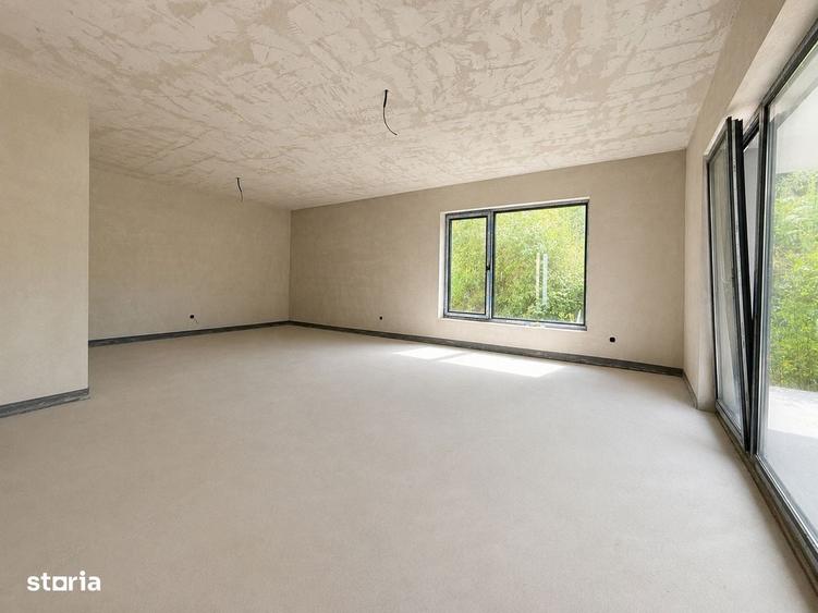 Casă cu 4 camere decomandat în Luna