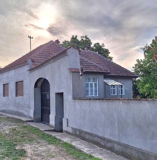 Casă cu 4 camere în Central