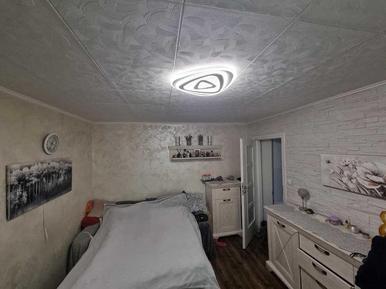 Apartament cu 3 camere semidecomandat în Calea București