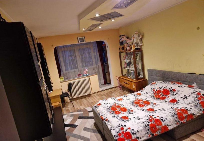 Apartament cu 3 camere decomandat, mobilat în Gară
