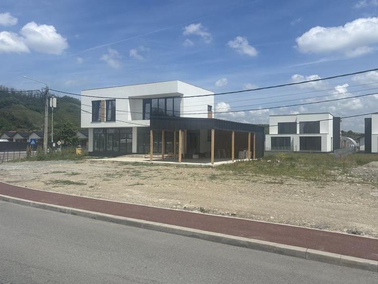Spațiu comercial, de 150 mp, în Dosu Bricii