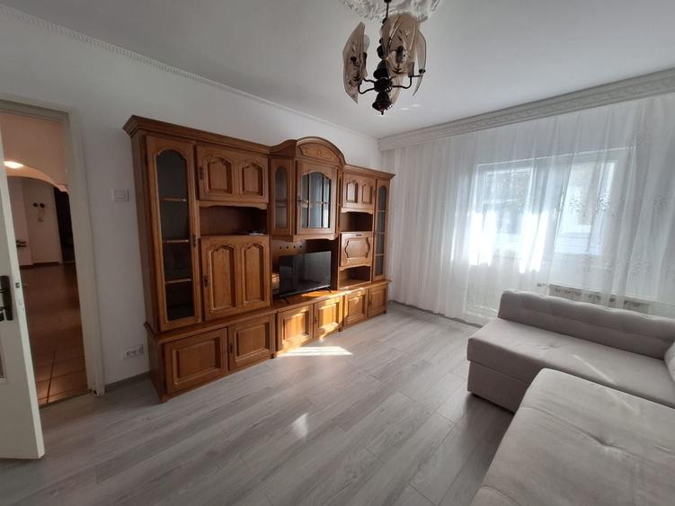 Apartament cu 3 camere decomandat în Dristor
