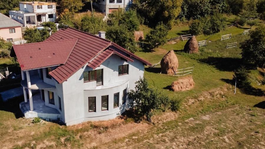 Casă cu 4 camere în Maieru
