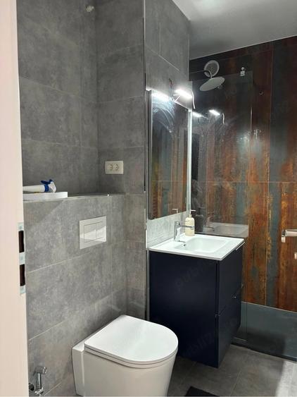 Apartament cu 4 camere decomandat în Girocului