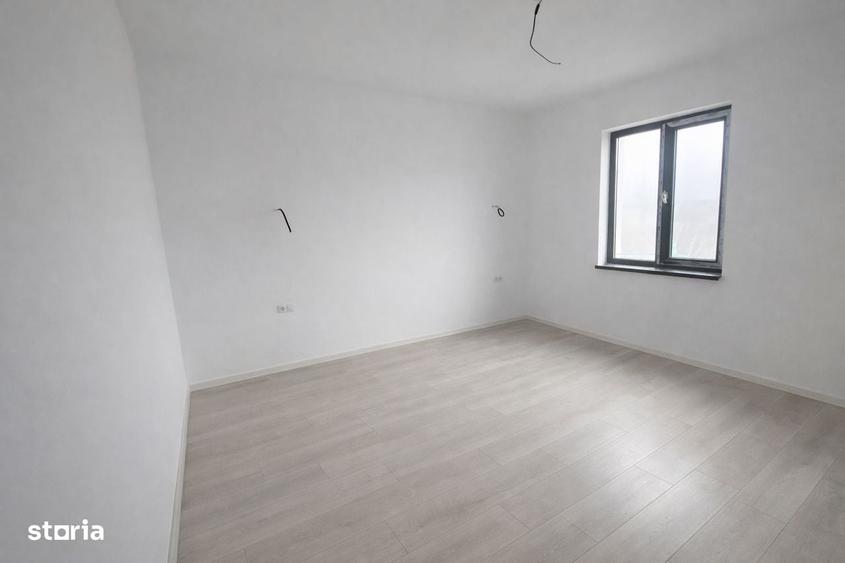 Casă cu 3 camere cu Teren 420 Mp în Tomești