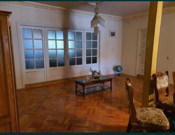Casă individuală cu 10 camere cu Canalizare în Băicoi