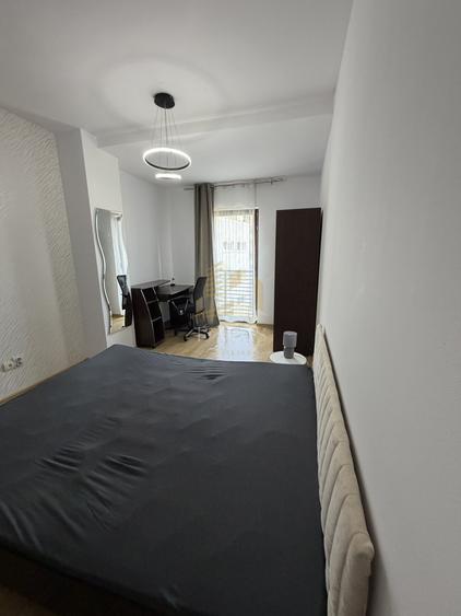Apartament cu 3 camere semidecomandat, mobilat în Semicentral