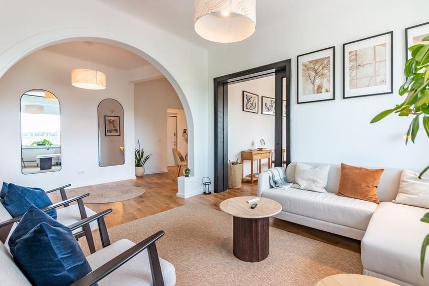Penthouse cu 4 camere semidecomandat, mobilat în Cișmigiu