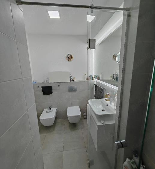 Apartament cu 6 camere decomandat în Canta