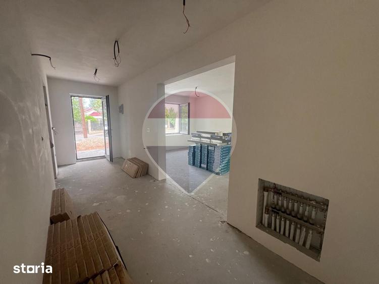Casă cu 3 camere cu Teren 357 Mp în Golești