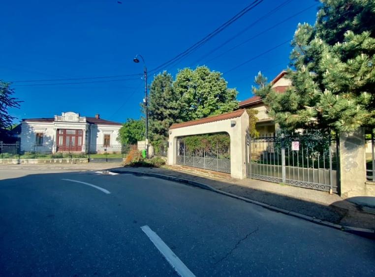 Casă individuală cu 5 camere cu Piscina în Ultracentral