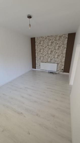 Casă individuală cu 9 camere cu Teren 400 Mp în Central