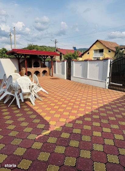 Casă cu 4 camere cu Teren 300 Mp în Sălătrucel