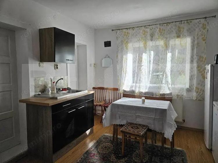 Casă cu 4 camere cu Teren 2432 Mp în Central