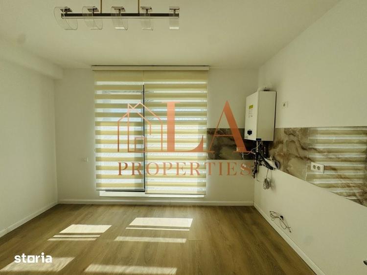Casă cu 6 camere cu Teren 400 Mp în Domnești