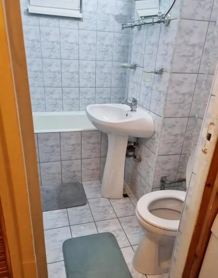 Apartament cu 3 camere decomandat în Cetate