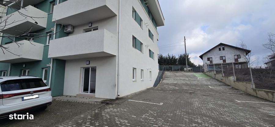 Spațiu comercial, de 36 mp, în Nicolina