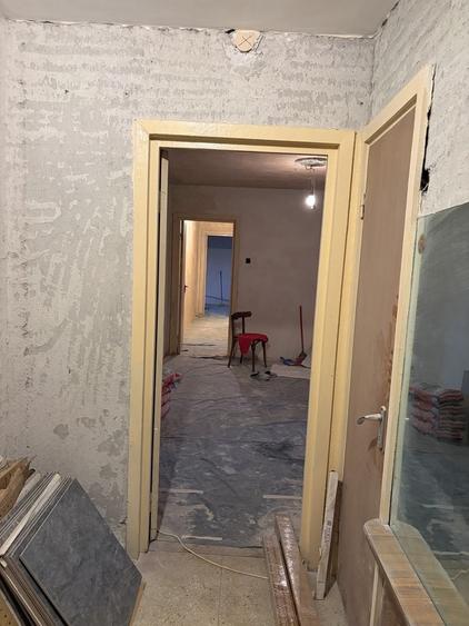 Apartament cu 3 camere semidecomandat în Militari
