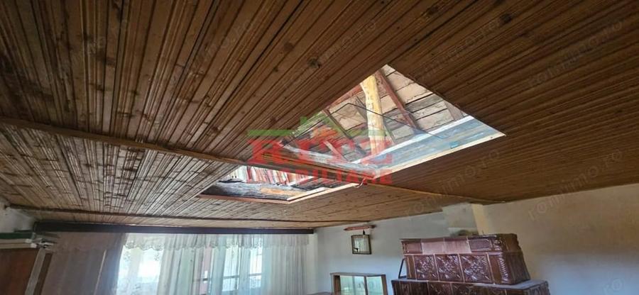 Casă cu 4 camere cu Teren 977 Mp în Central