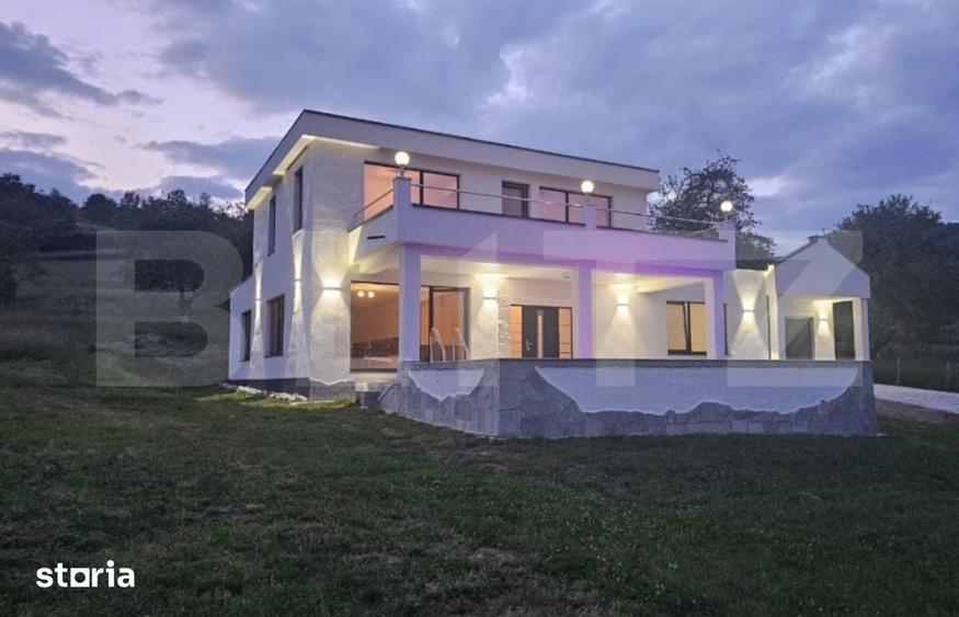 Casă cu 5 camere cu Teren 3200 Mp în Șoimuș