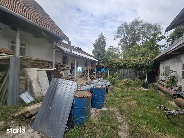 Casă cu 6 camere cu Teren 1600 Mp în Lisa