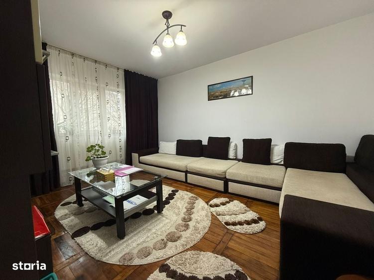 Apartament cu 4 camere decomandat în Poarta 6