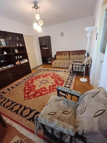 Apartament cu 2 camere semidecomandat în 1 Mai