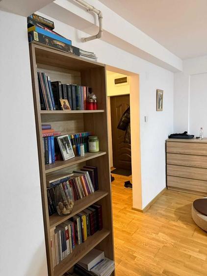 Apartament cu 3 camere semidecomandat în Gară