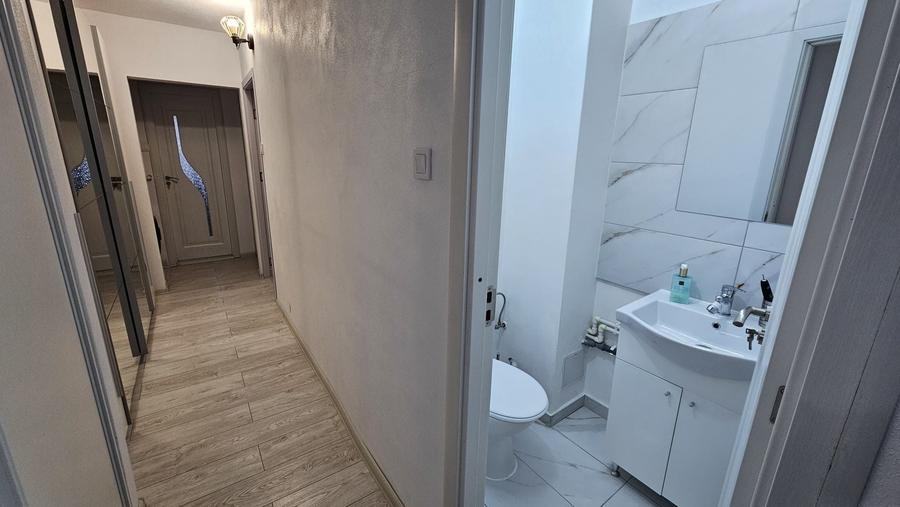 Apartament cu 3 camere decomandat în Craiovei