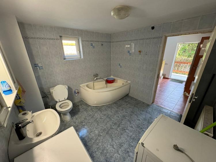 Casă individuală cu 4 camere cu Canalizare în Satulung