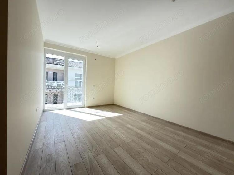 Apartament cu 3 camere decomandat în Girocului