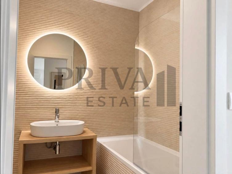 Apartament cu 3 camere, mobilat în Central