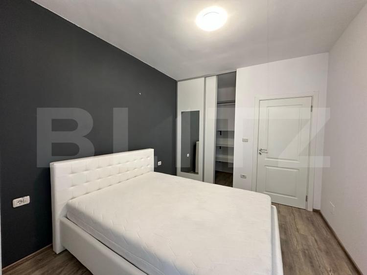 Apartament cu 3 camere semidecomandat, mobilat în Cetate