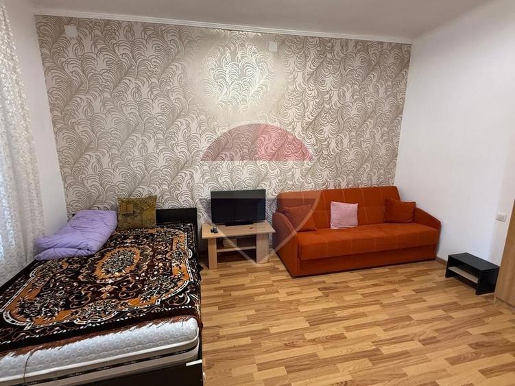 Apartament cu 2 camere decomandat, mobilat în P-ța Mihai Viteazul