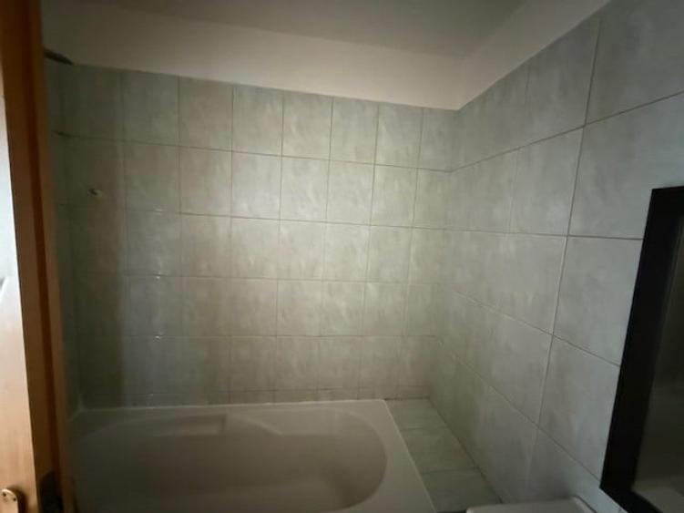 Apartament cu 3 camere semidecomandat în Doamna Ghica