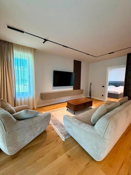 Apartament cu 3 camere semidecomandat în Pantelimon