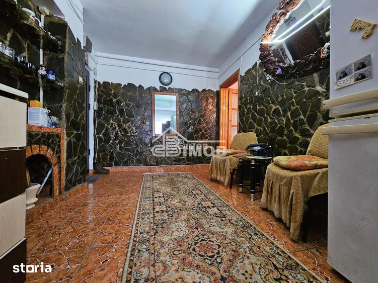 Apartament cu 3 camere semidecomandat în Micro 5