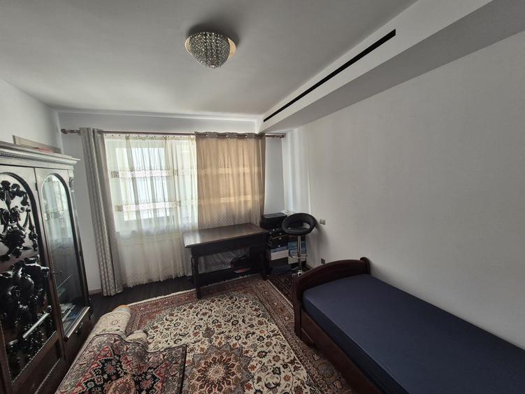 Apartament cu 3 camere semidecomandat, mobilat în Primăverii