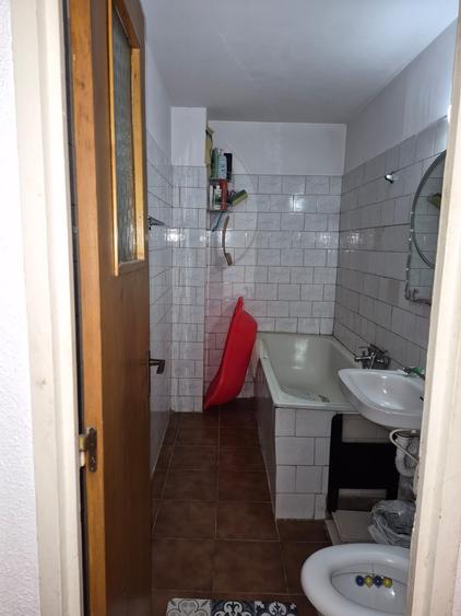 Apartament cu 3 camere decomandat în Sebastian