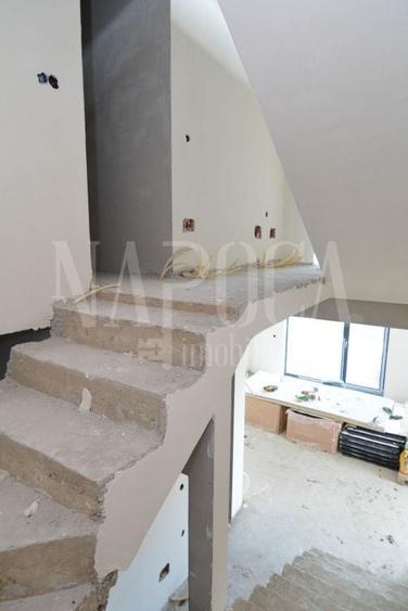 Duplex cu 5 camere cu Canalizare în Dâmbul Rotund