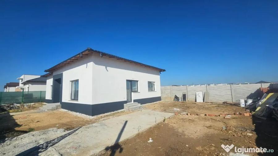 Casă cu 4 camere cu Teren 412 Mp în Malu Mare