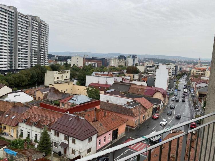 Apartament cu 2 camere decomandat în Central