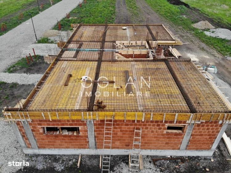 Casă cu 4 camere în Șura Mică