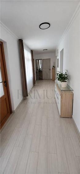 Casă individuală cu 5 camere cu Piscina în Plopi