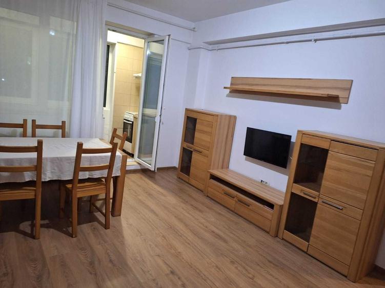 Apartament cu 2 camere decomandat în Titan