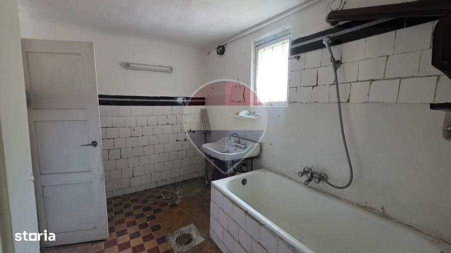 Casă cu 4 camere cu Teren 254 Mp în Central