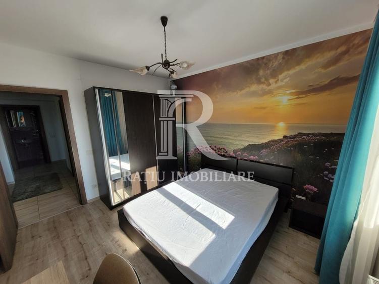 Apartament cu 3 camere decomandat, mobilat în Central