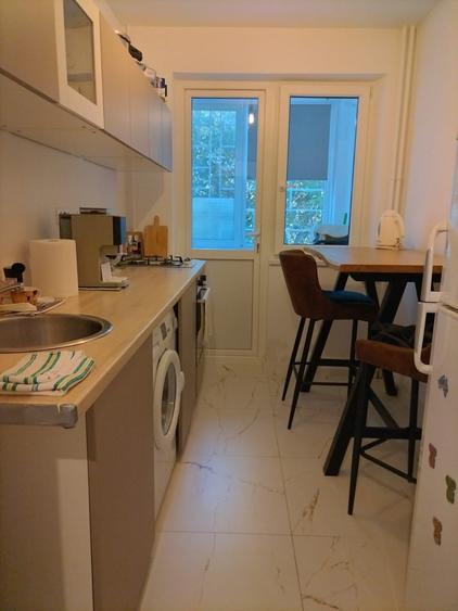 Apartament cu 2 camere decomandat în Pajura