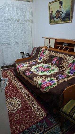 Apartament cu 3 camere decomandat în Pajura